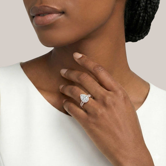 Ensemble de mariée classique en moissanite taille poire en or 18 carats