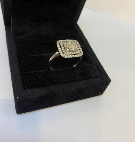 Baguette Cut Diamond Engagement Ring in 18KT Gold