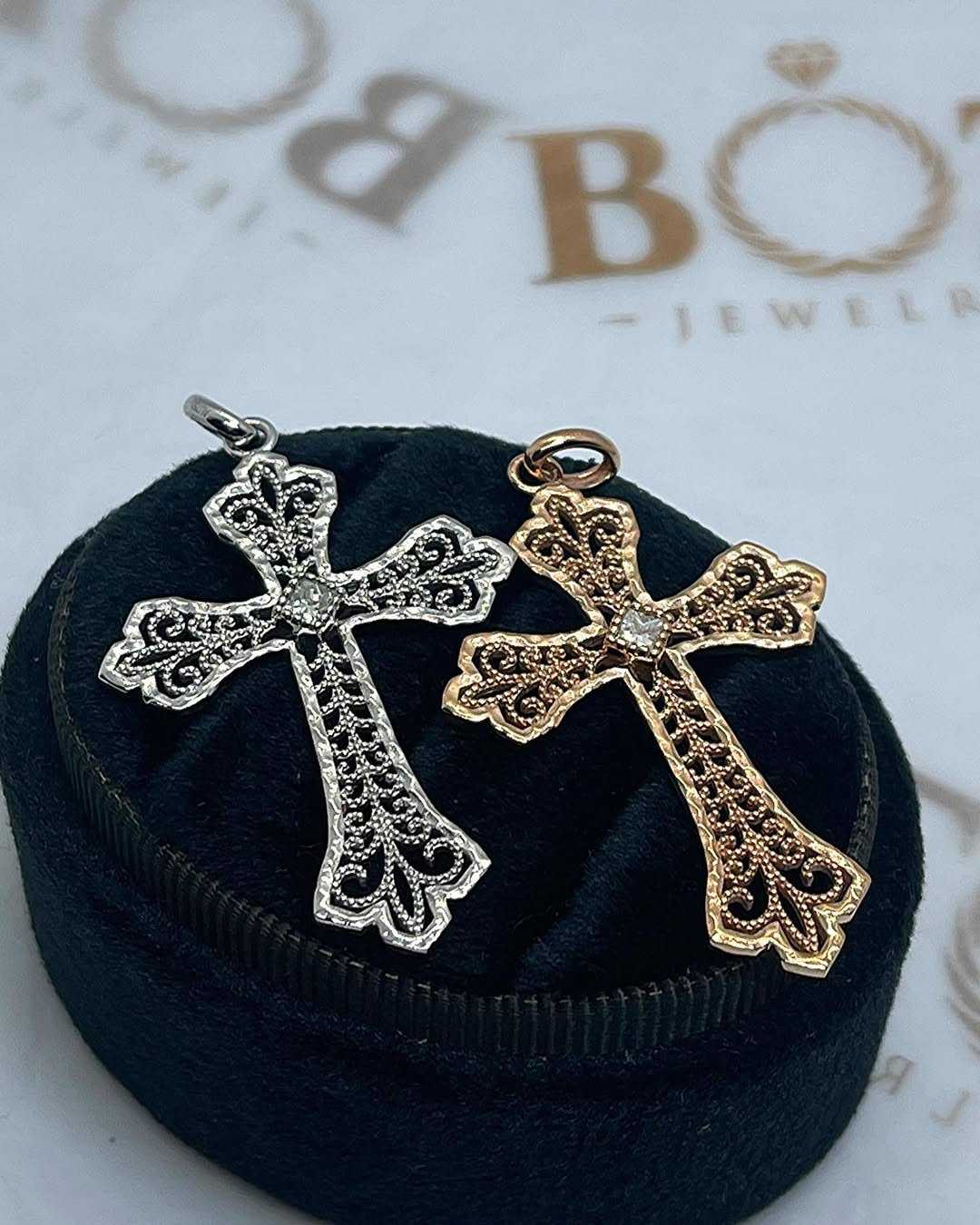 Single Stone Cross Diamond Pendant in 18kT Gold