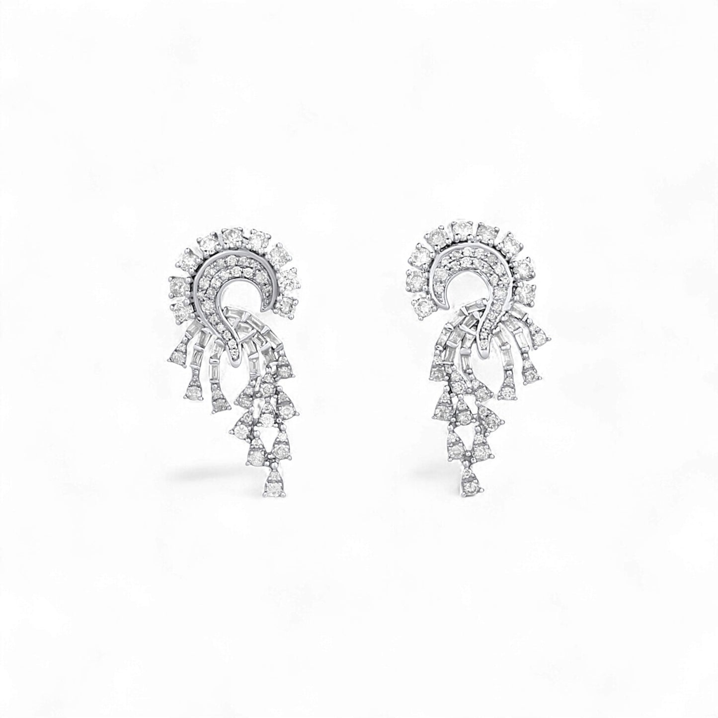 Arit Diamond Stud Earrings in 18KT Gold