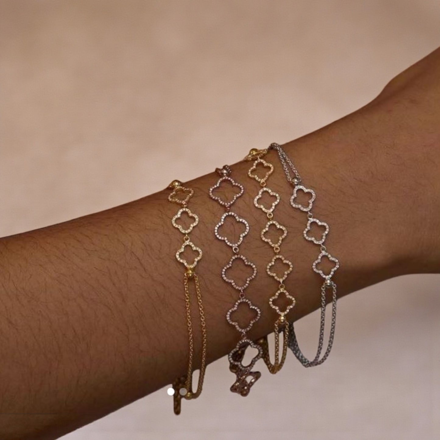 6 Clover Outline Diamond Bracelet in 18K Gold
