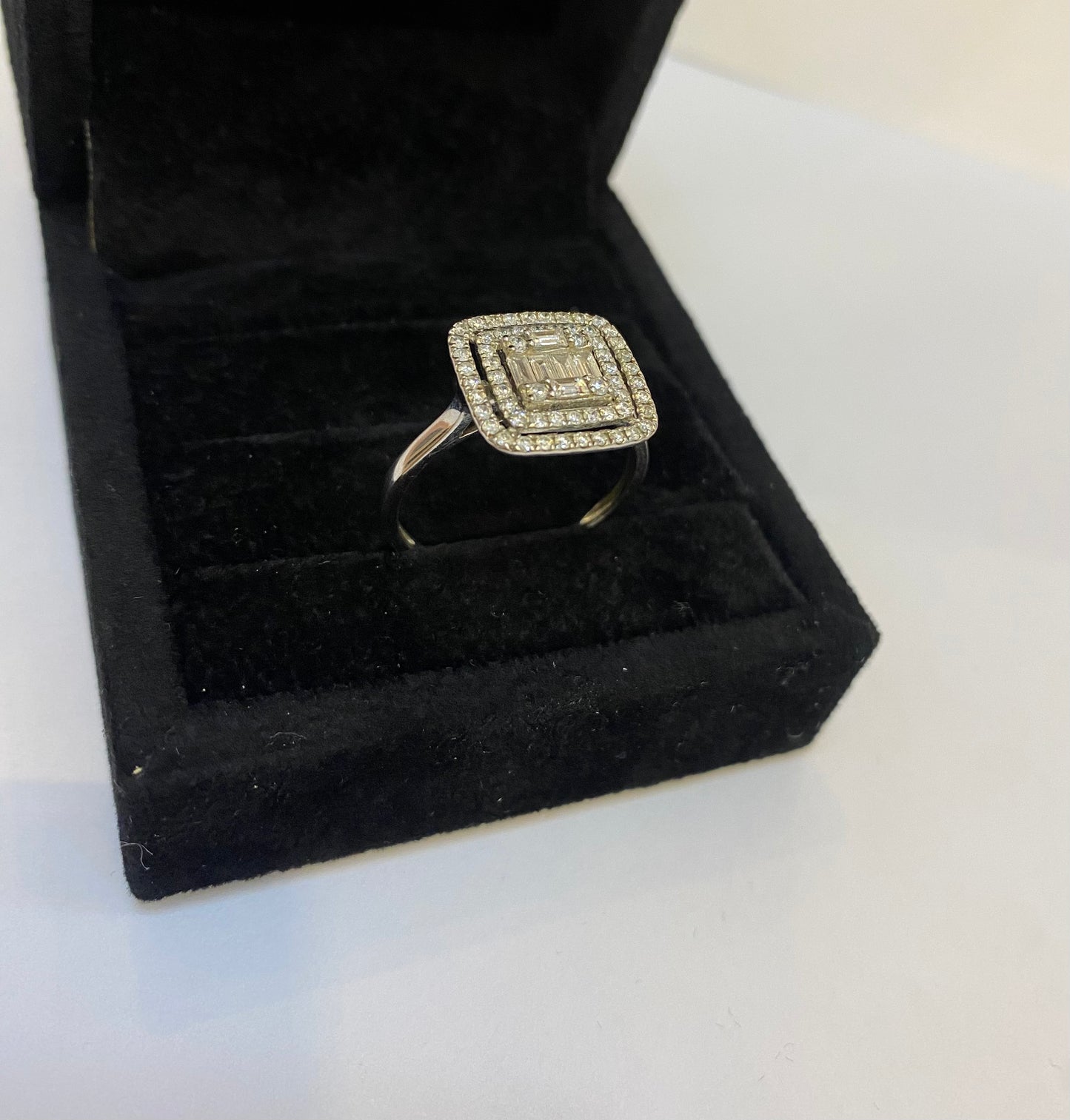 Baguette Cut Diamond Engagement Ring in 18KT Gold