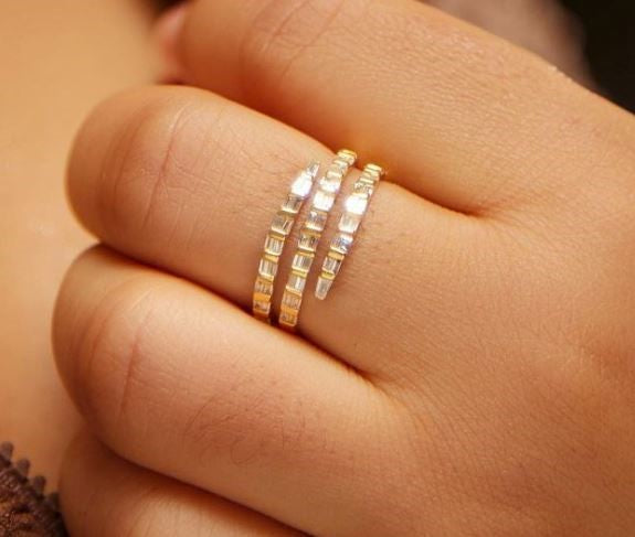 Spiral Baguette Cut Moissanite Band in 18K Gold
