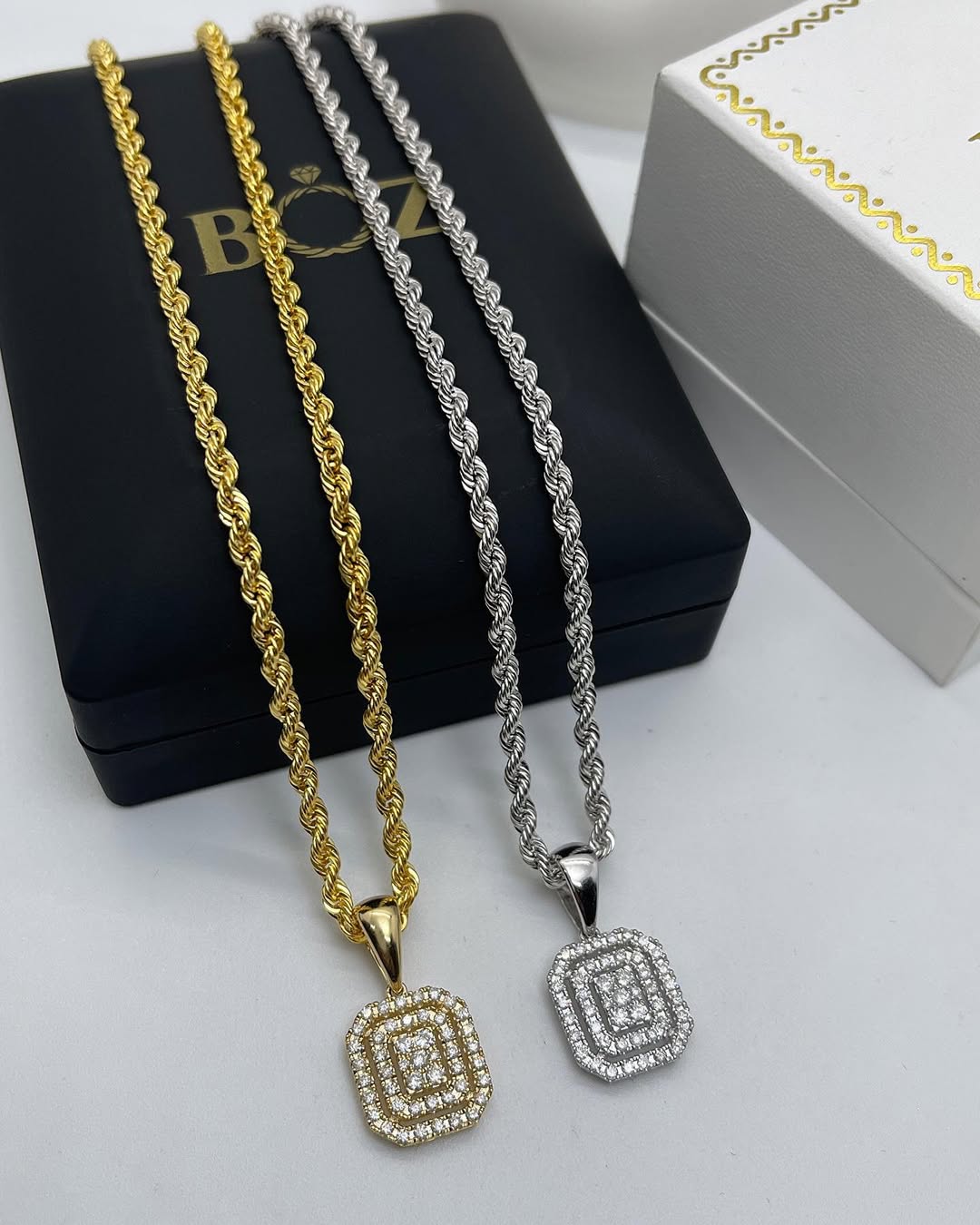 Malawi Diamond Pendant Necklace in 18K Gold